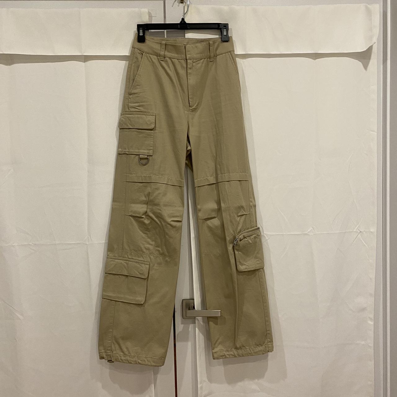 Aritzia Cargo Pants •Amazing condition •Size... Depop