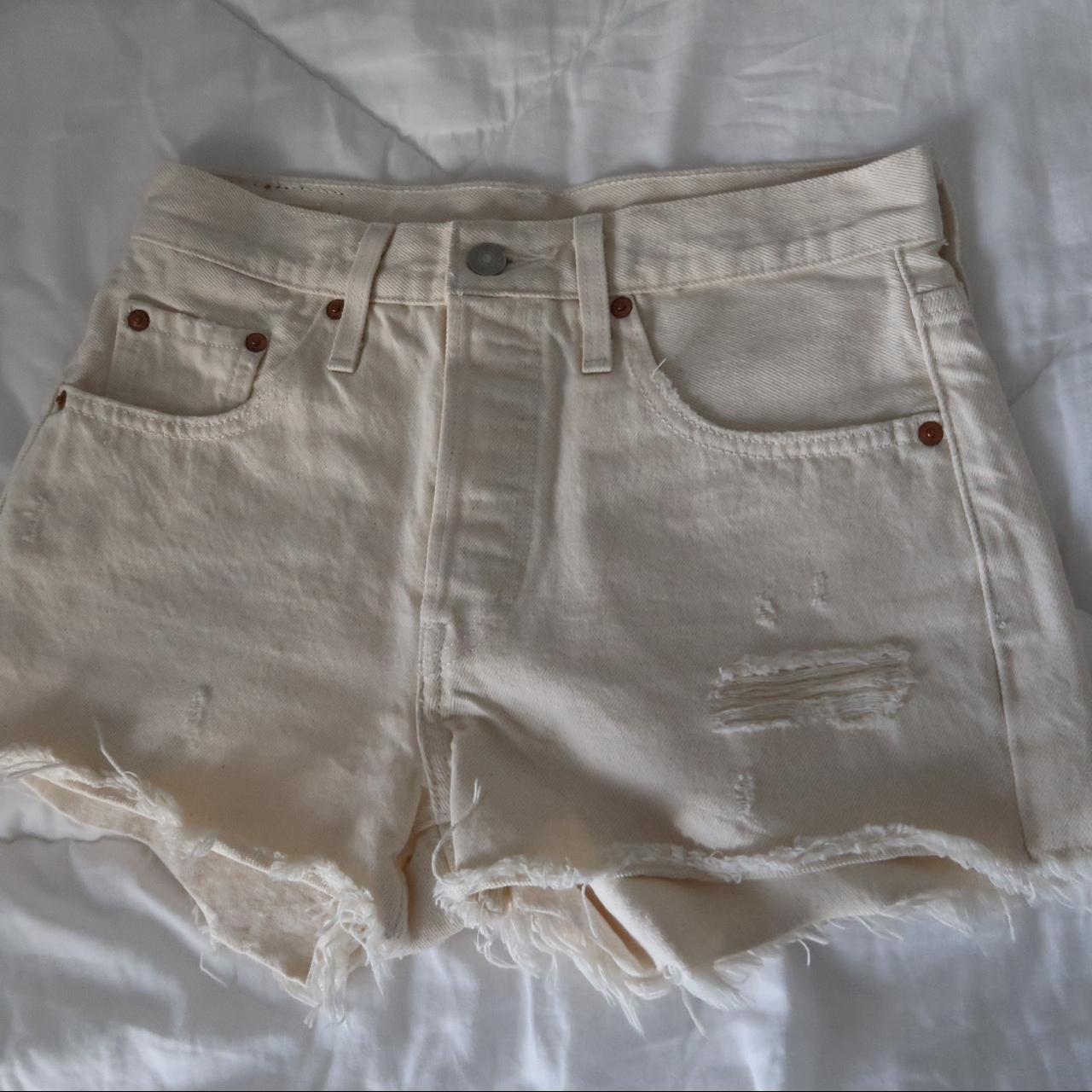 Levi S Women S White Shorts Depop   P0 