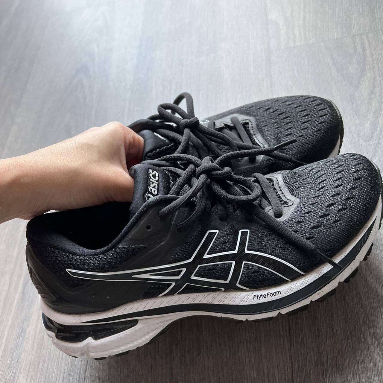 trainers black and white