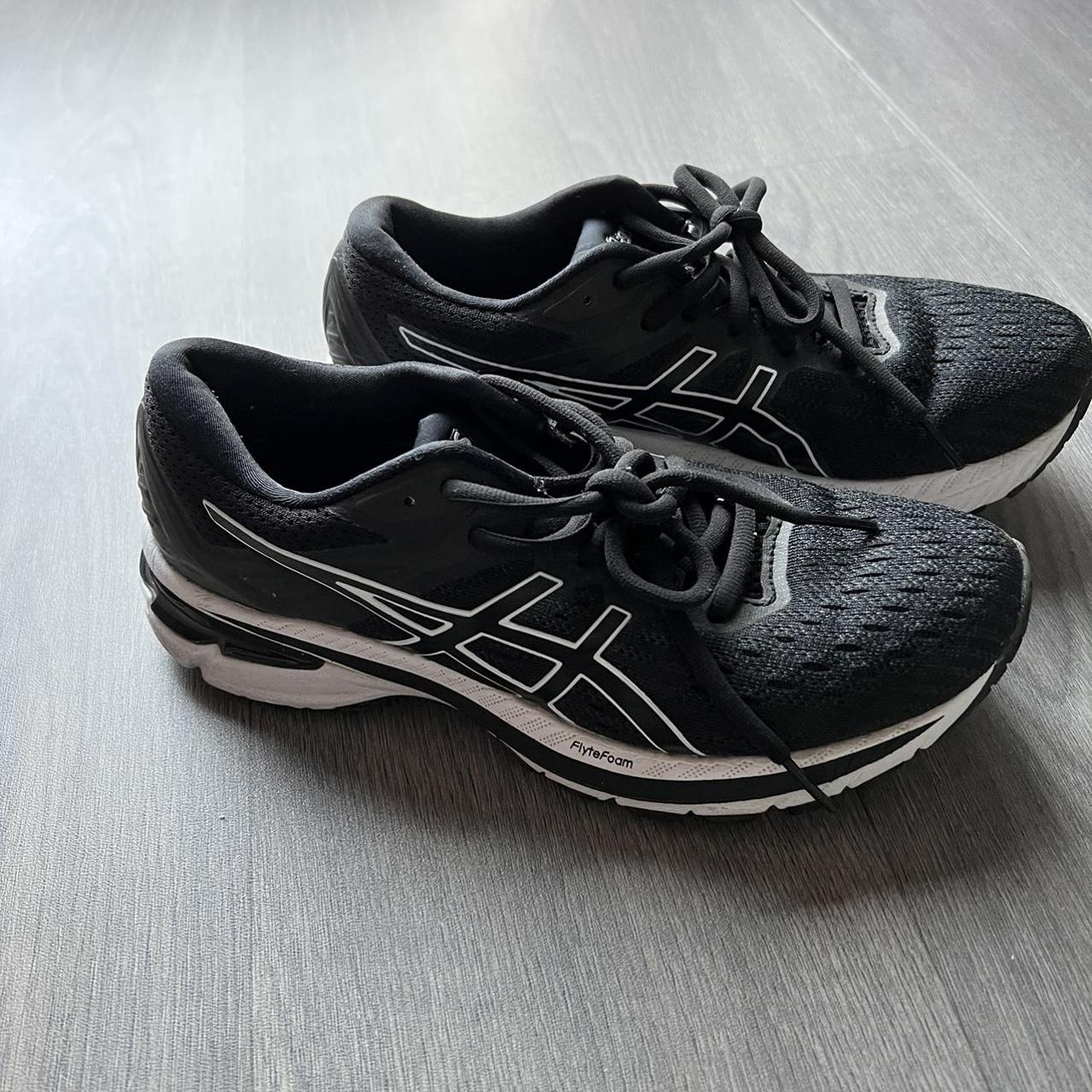 trainers black and white