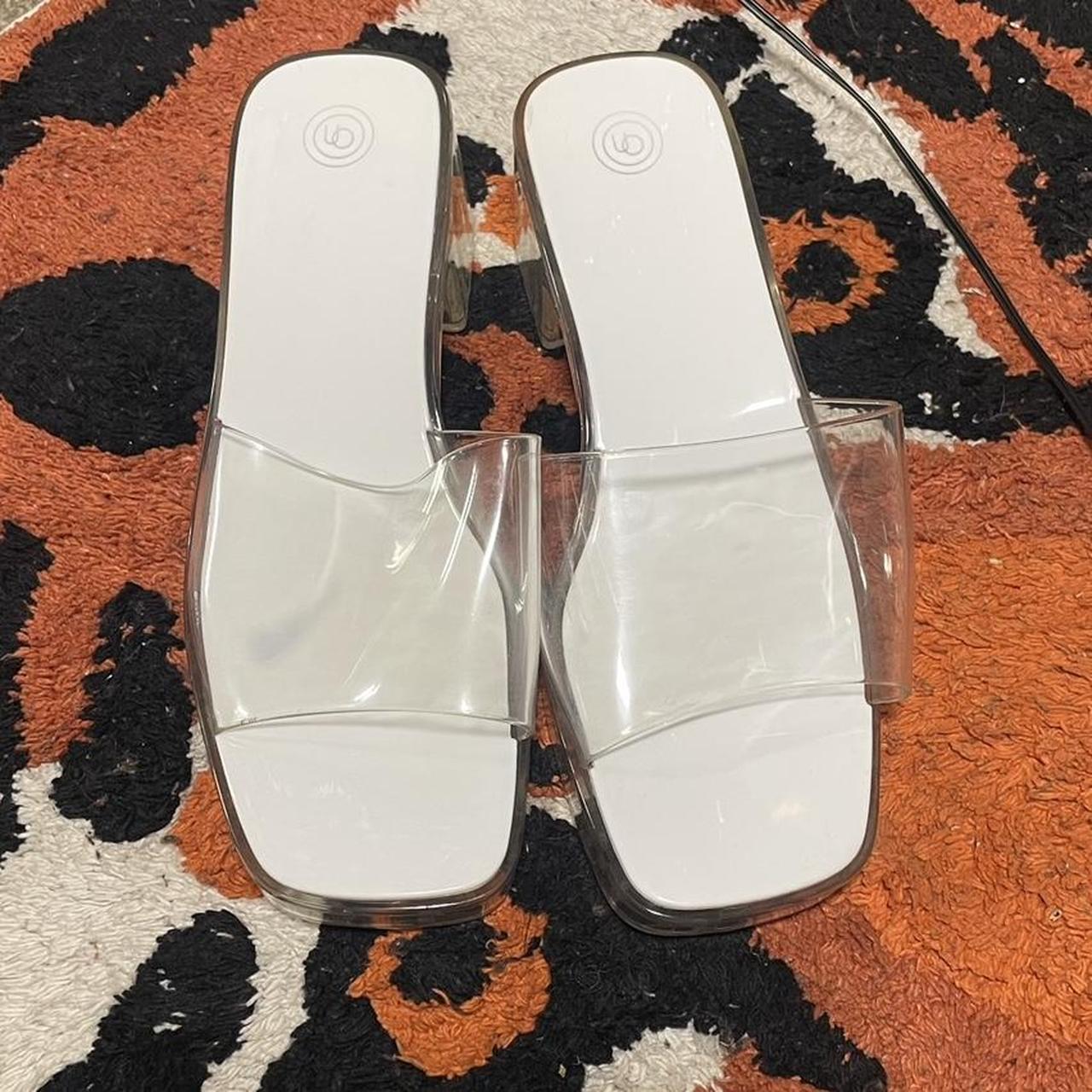 item listed by ellabandzz_