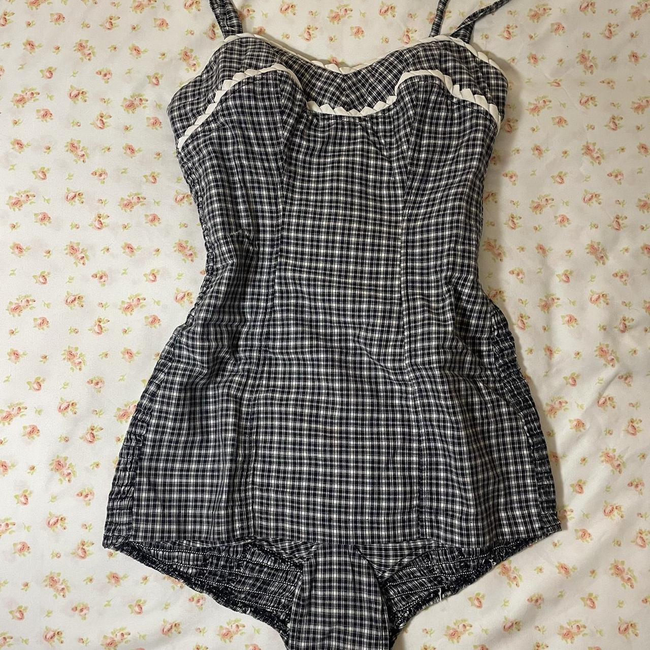 Jantzen Women S Black And White Swimsuit One Piece Depop