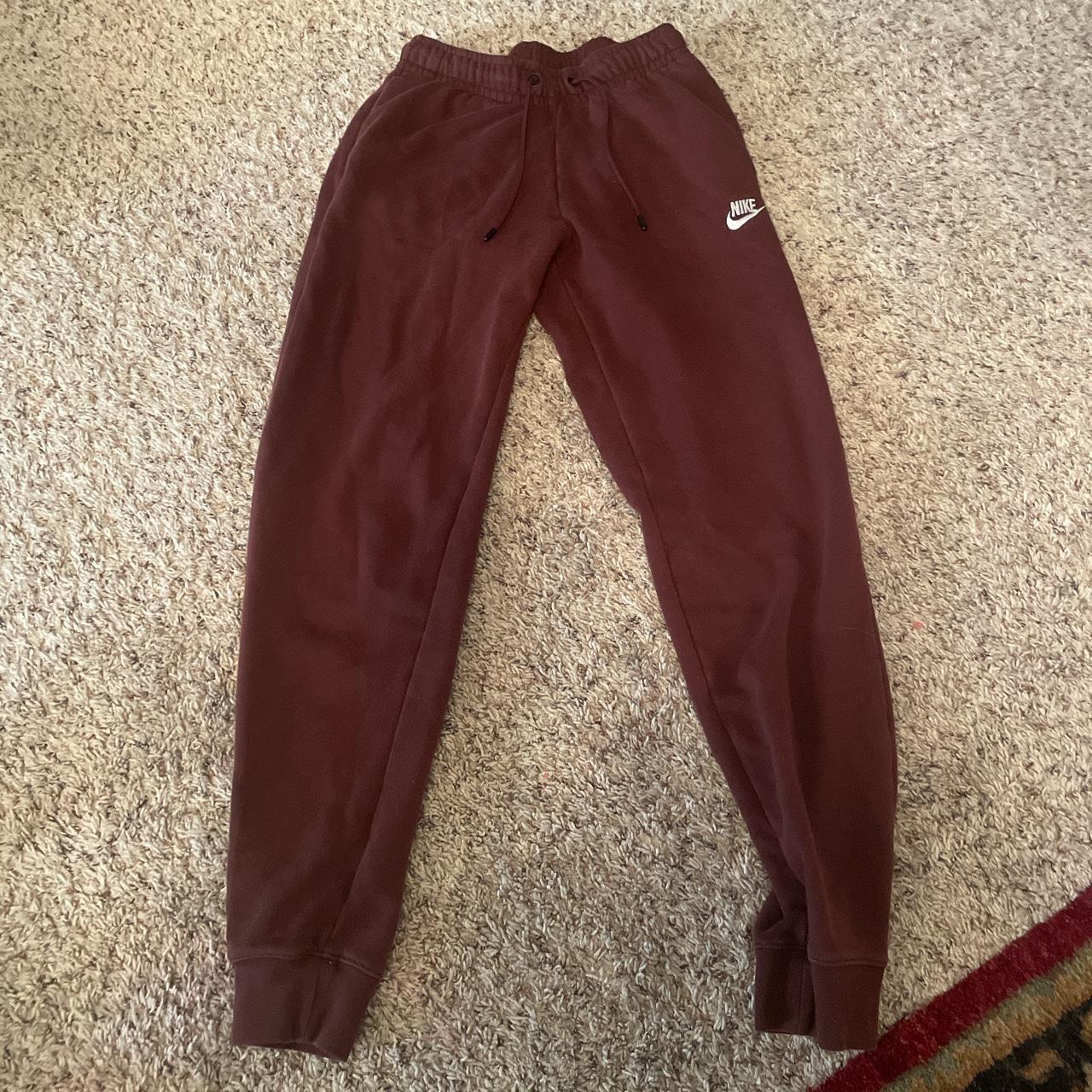 Burgundy on sale nike joggers