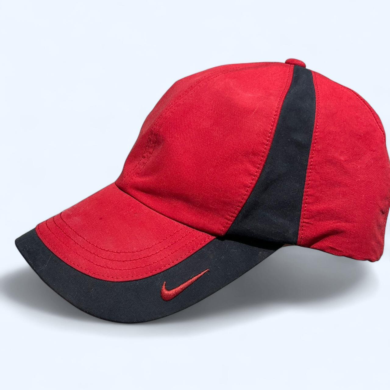 Nike Men's Caps Red – Red and black Nike Heritage 886 cap