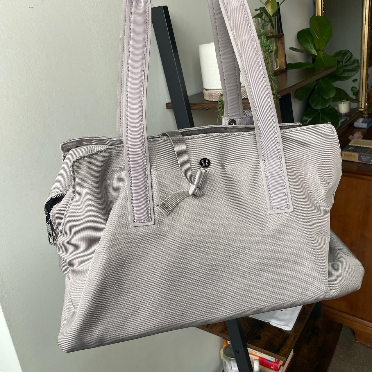 Lululemon Women's Grey Bag Depop
