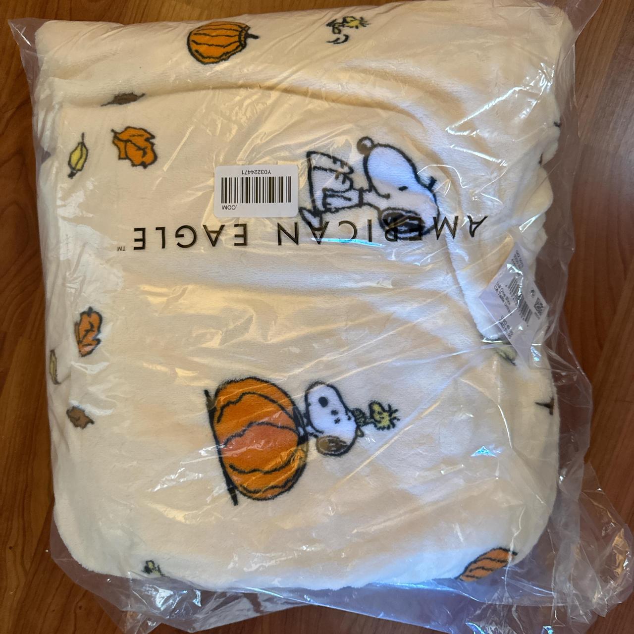 American Eagle Snoopy Peanuts Fall Halloween Blanket... - Depop