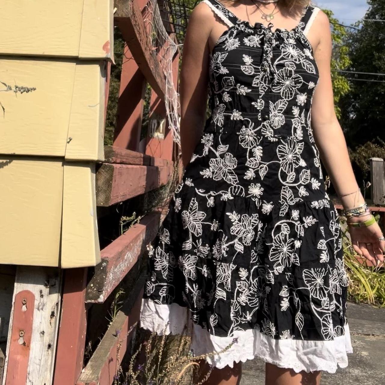black and white 90s floral print ...