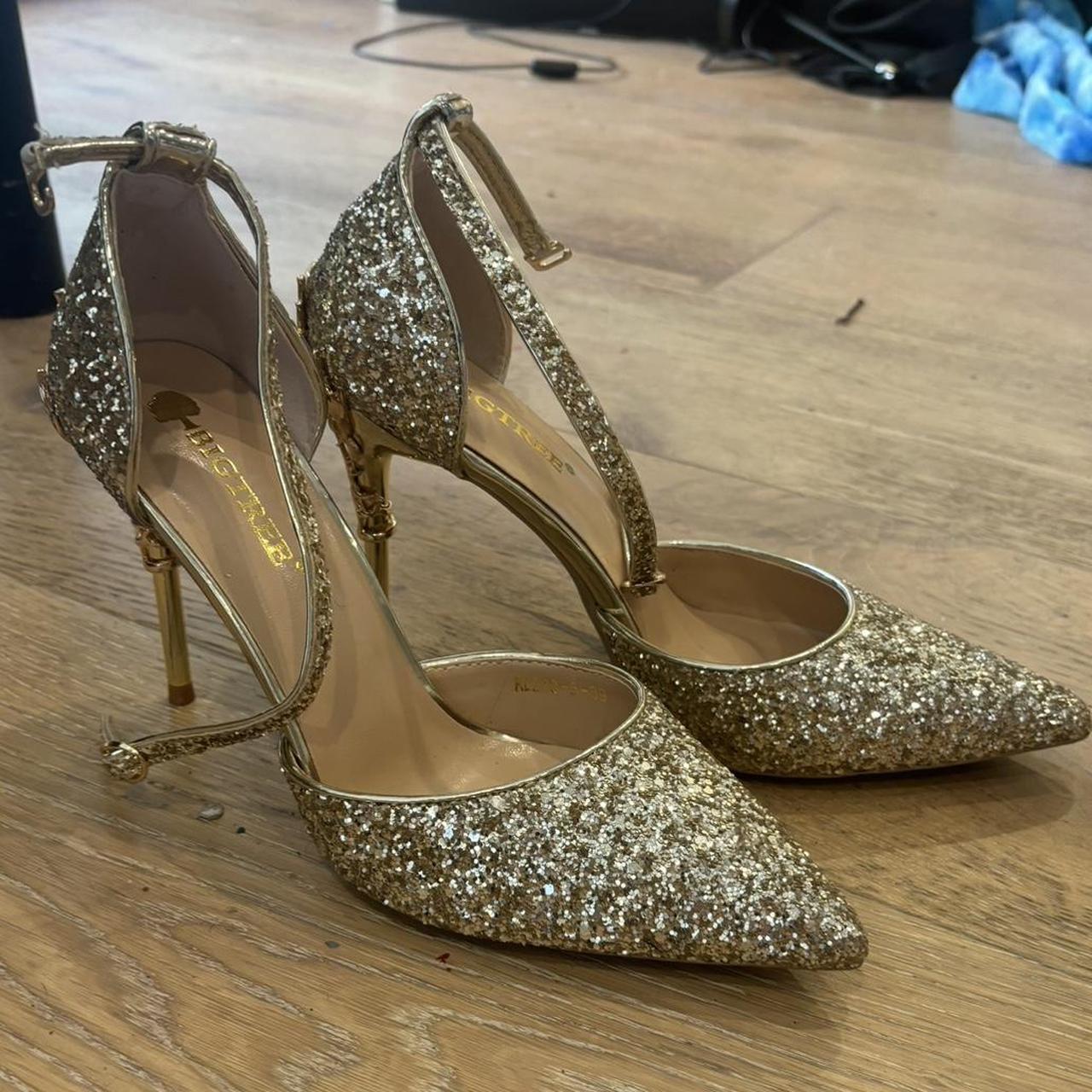 Gold heels very hotsell