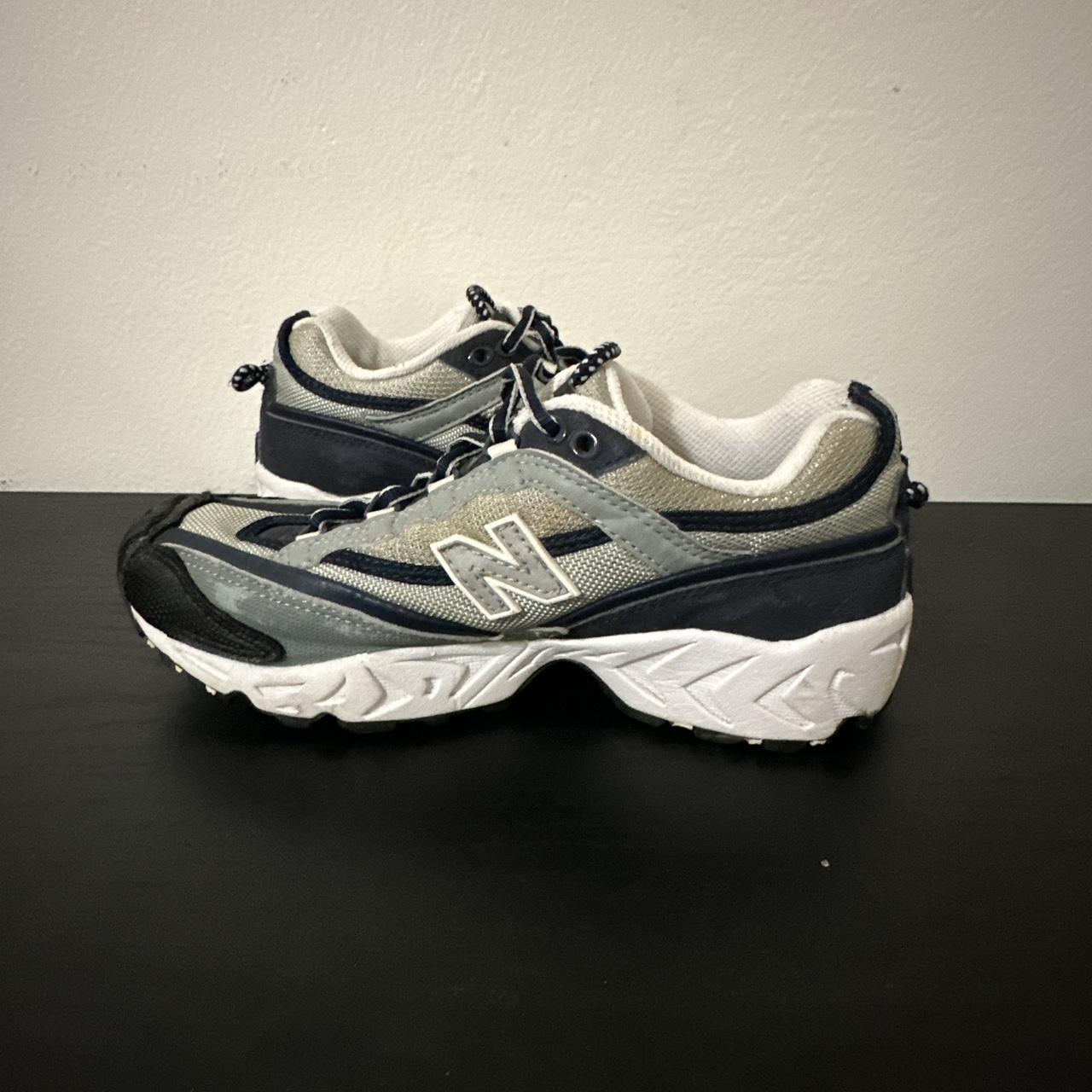 New Balance Women's Navy and Grey Trainers (3)