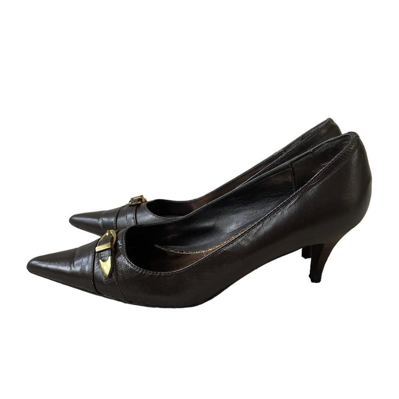 pointed buckle shoes