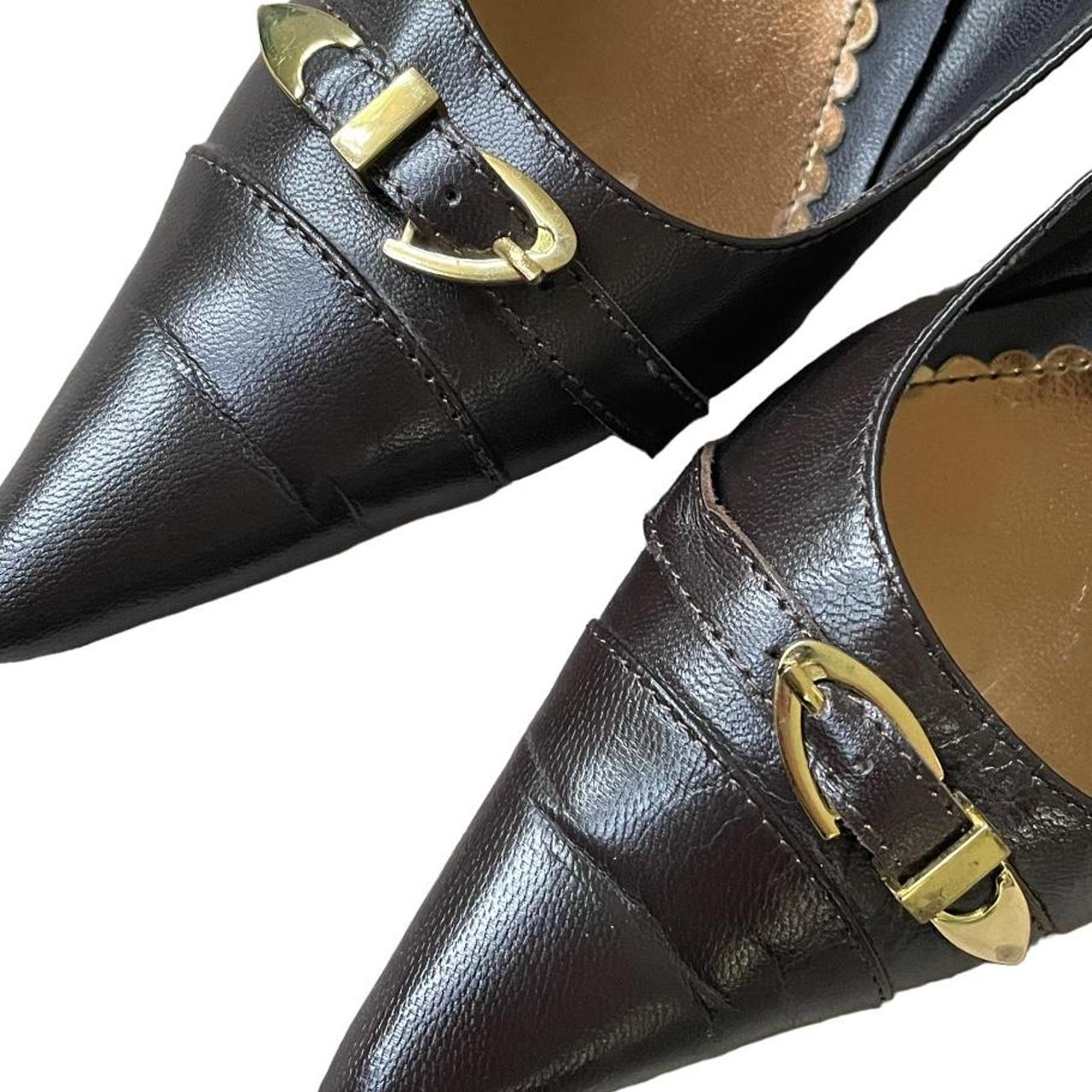 pointed buckle shoes