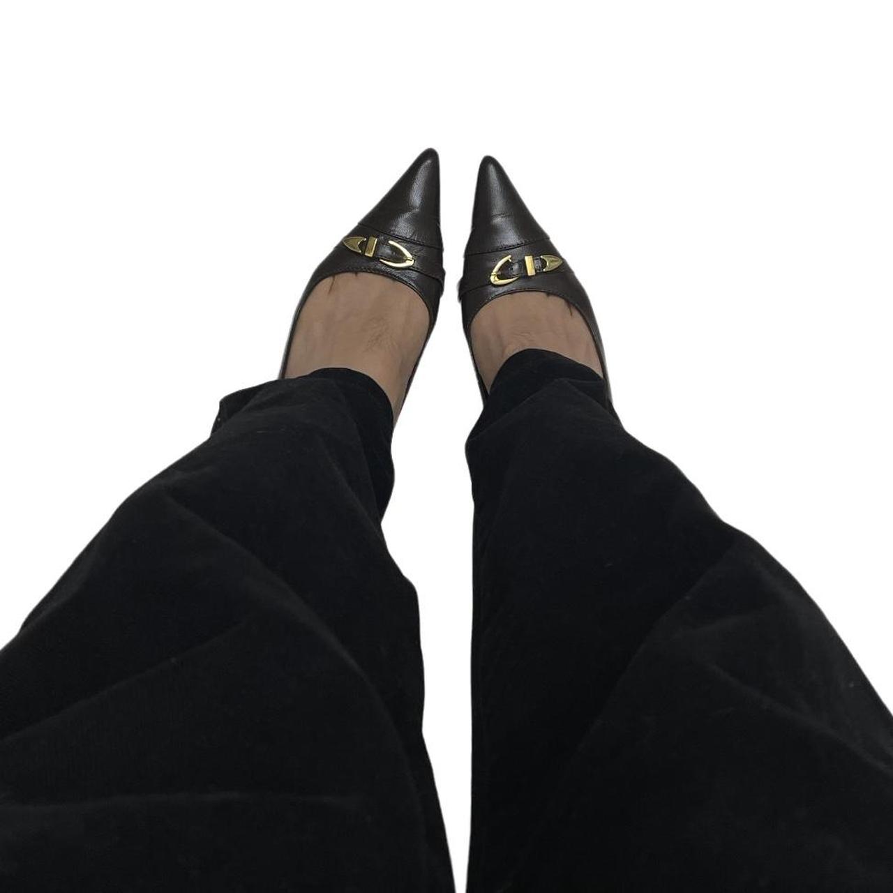 pointed buckle shoes