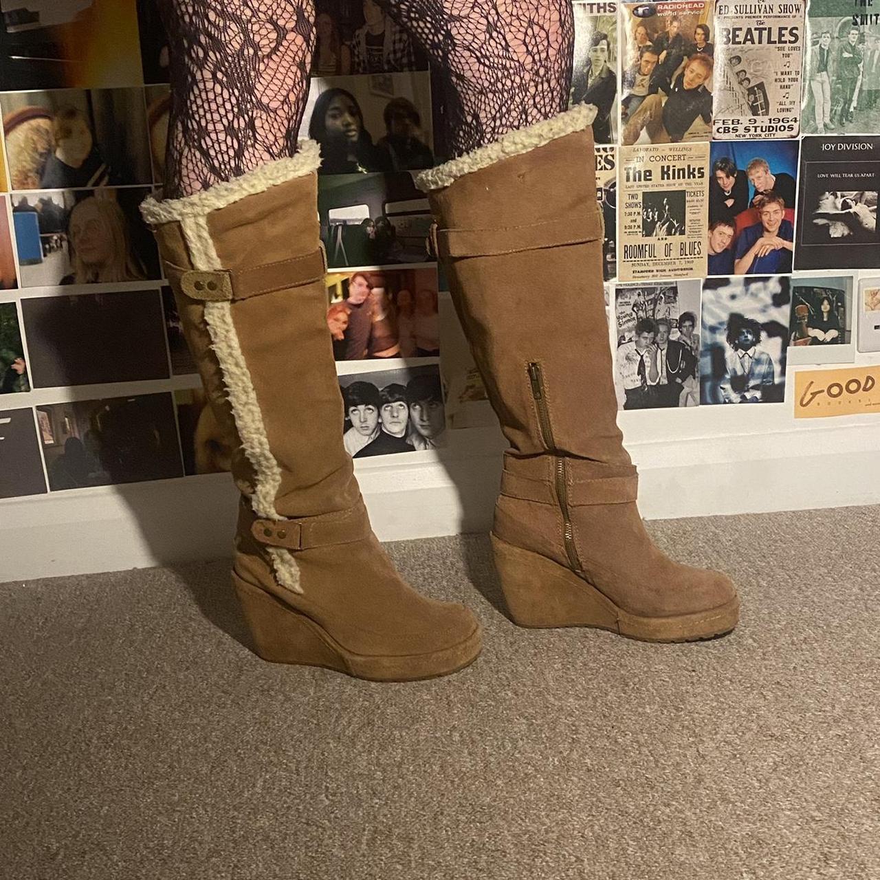 Rocket Dog Women's Tan and White Boots Depop