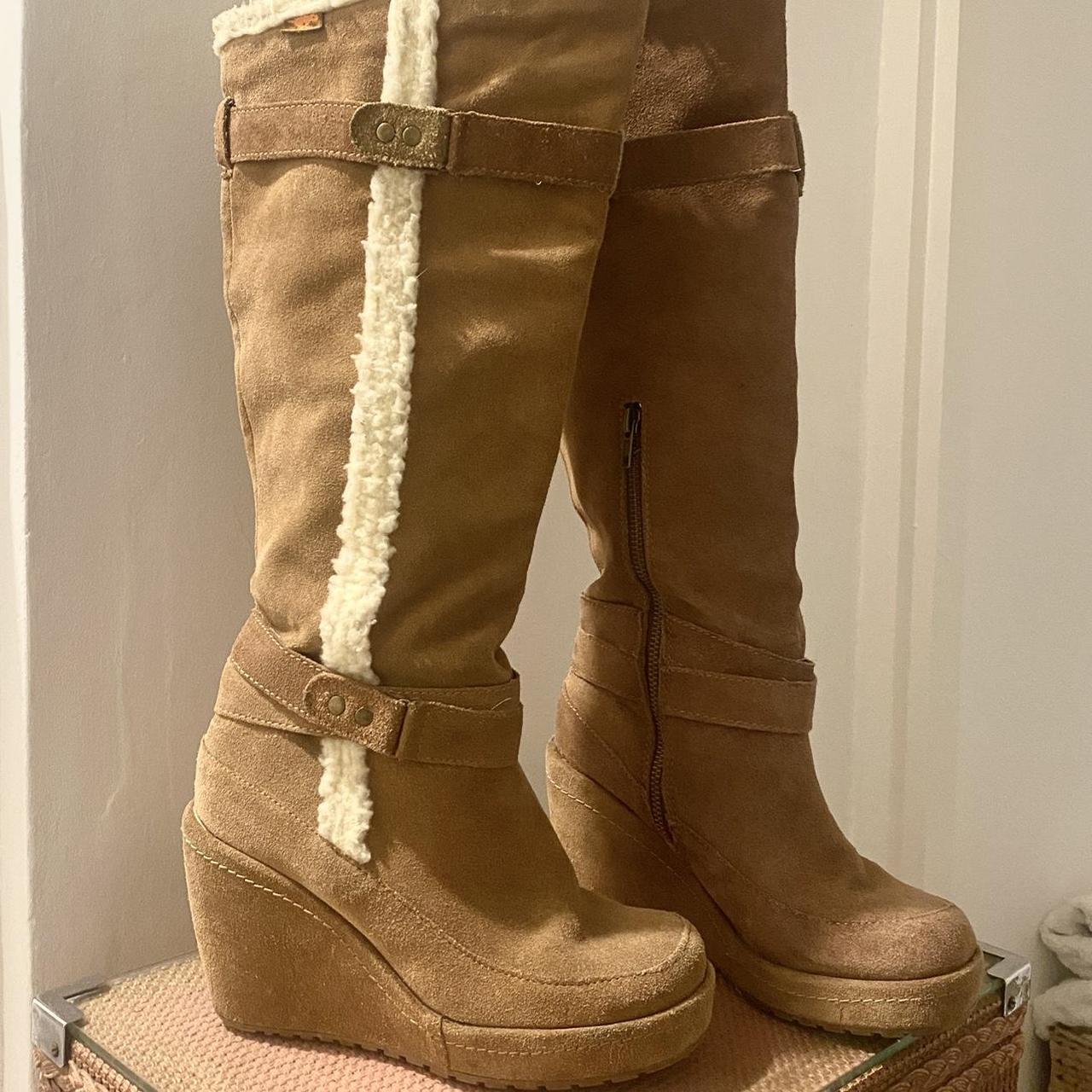 Rocket Dog Women's Tan and White Boots Depop