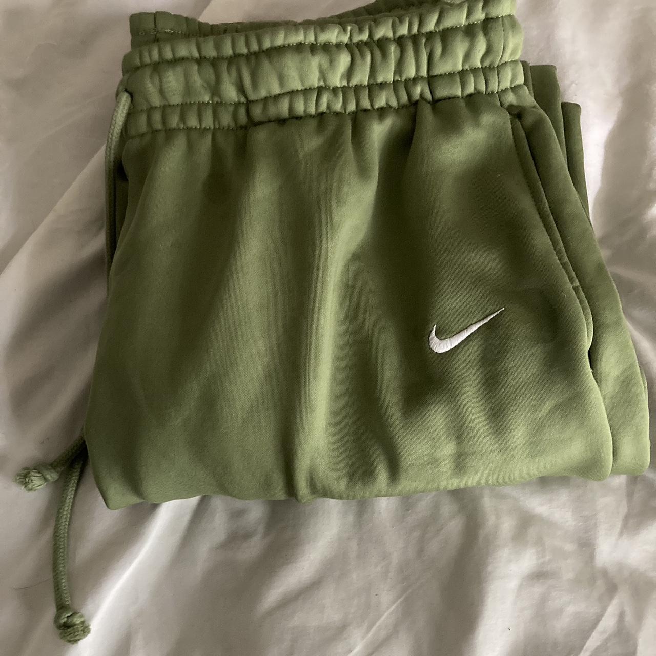 mens green nike sweatpants