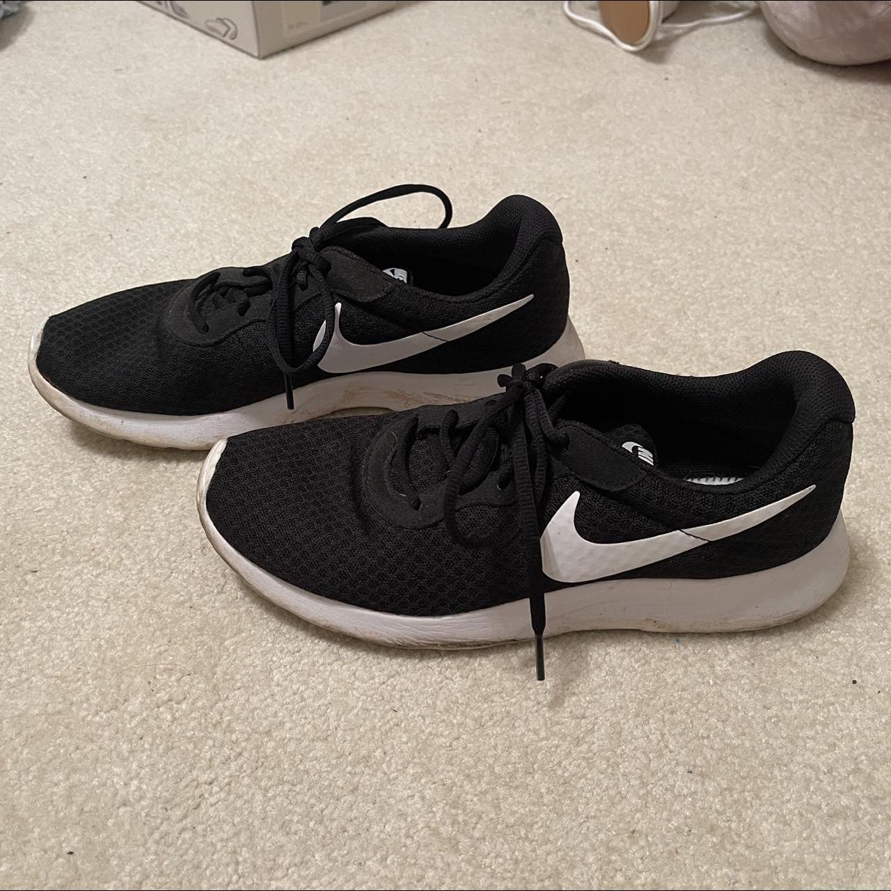 Lightly worn black NIKE sneakers Women’s 9.5 (insole... - Depop