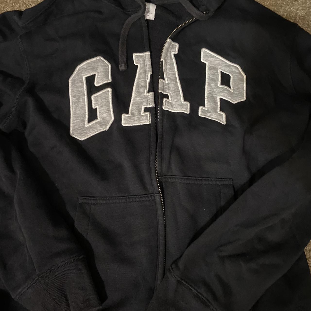 Basic Gap zip up hoodie - Depop