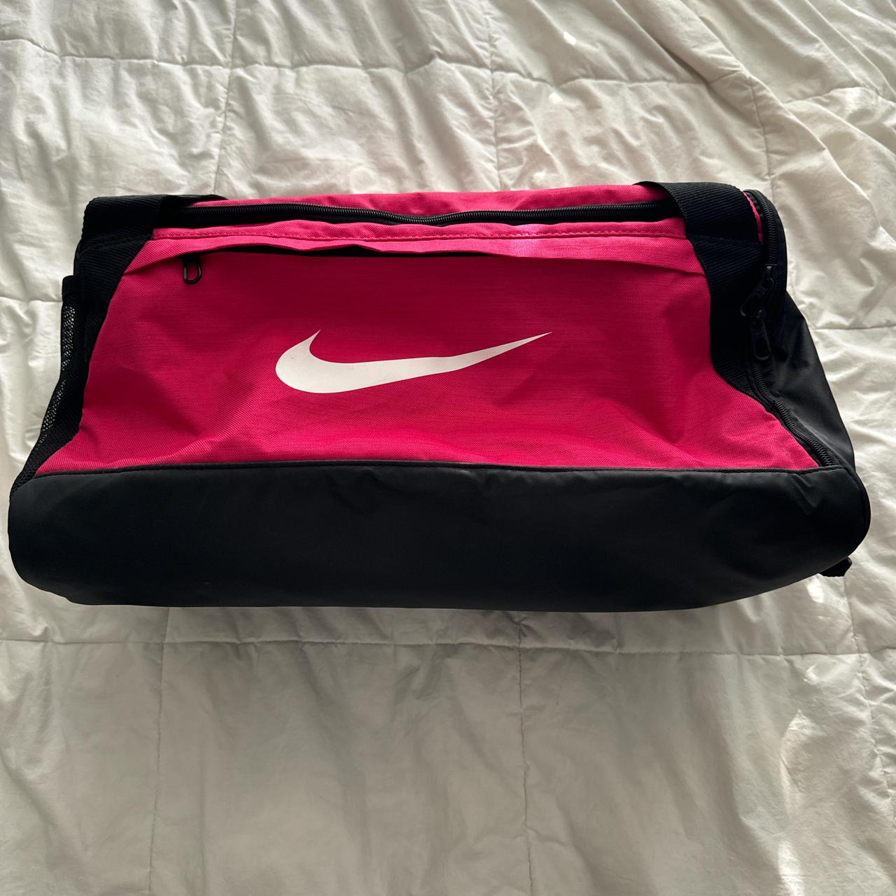 Pink duffle bag nike online