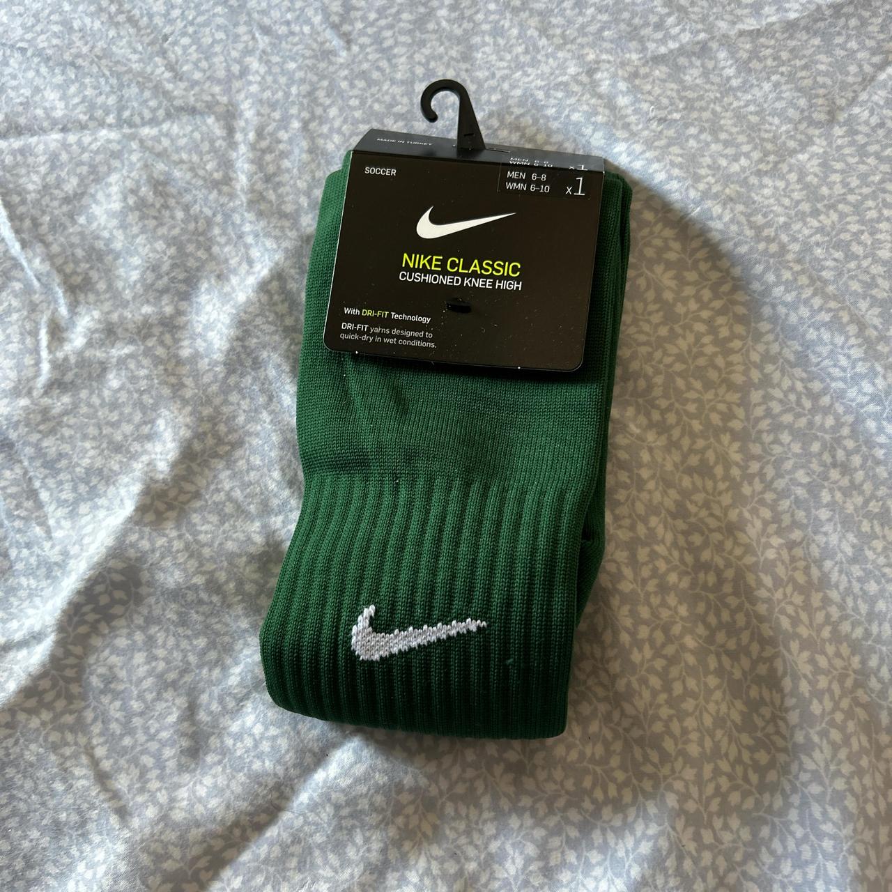 Shops dark green nike socks