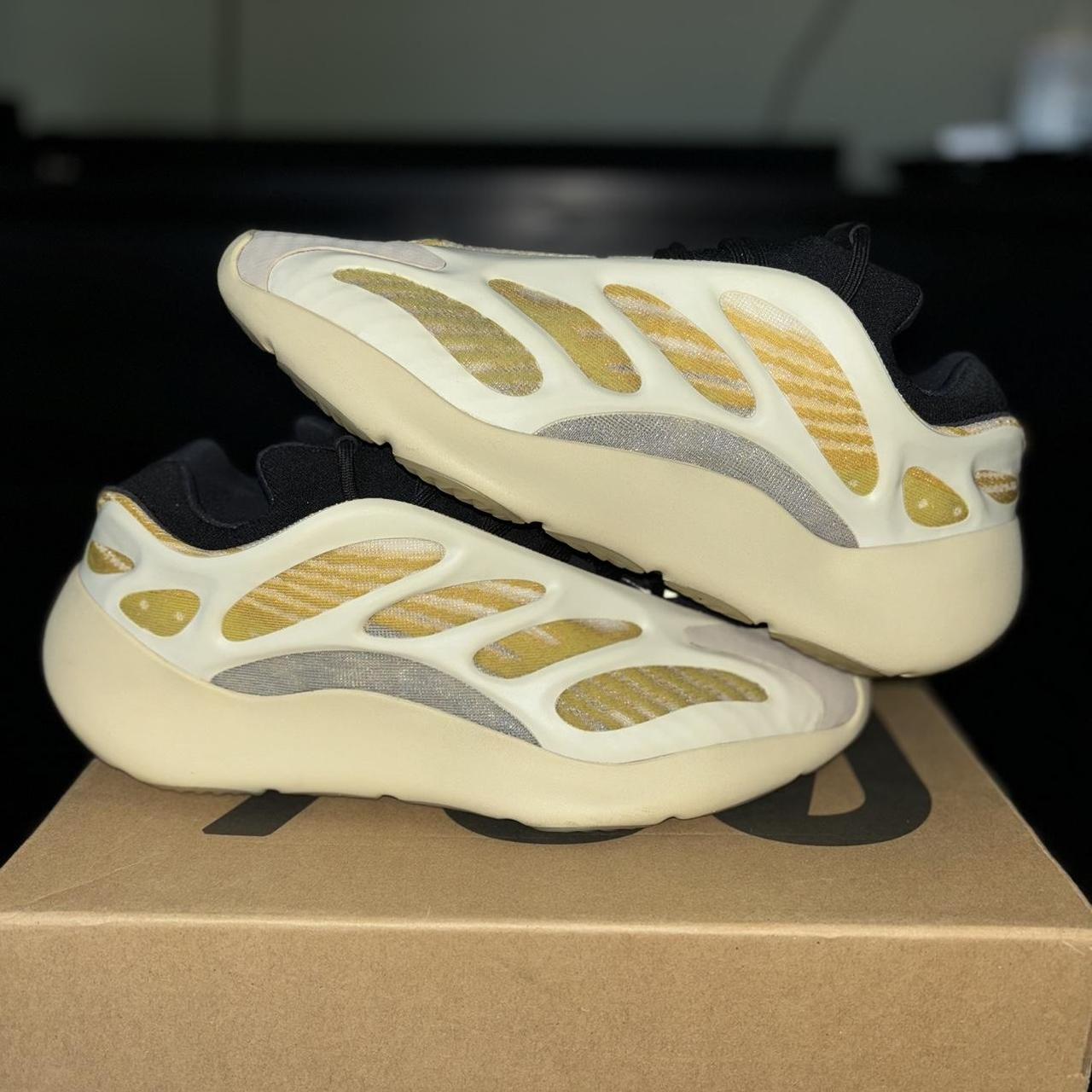 yeezy 700 safflower glow