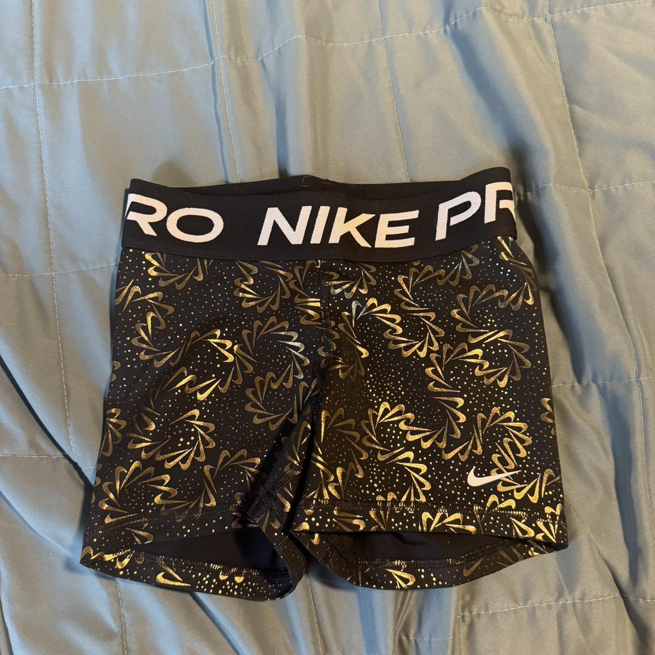 Nike pro leopard shorts hotsell