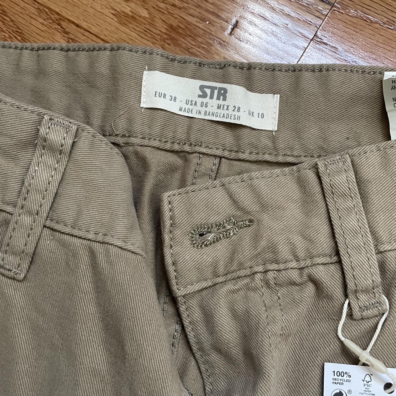 BRAND NEW Stradivarius cargo pants in a US size 6!... - Depop