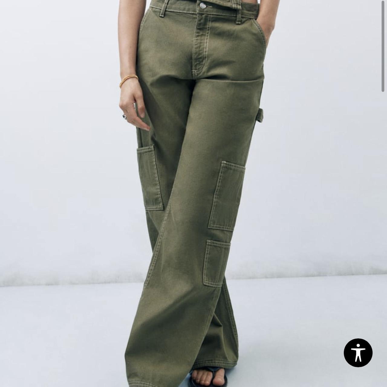 Zara TOPSTITCHED CARGO JEANS