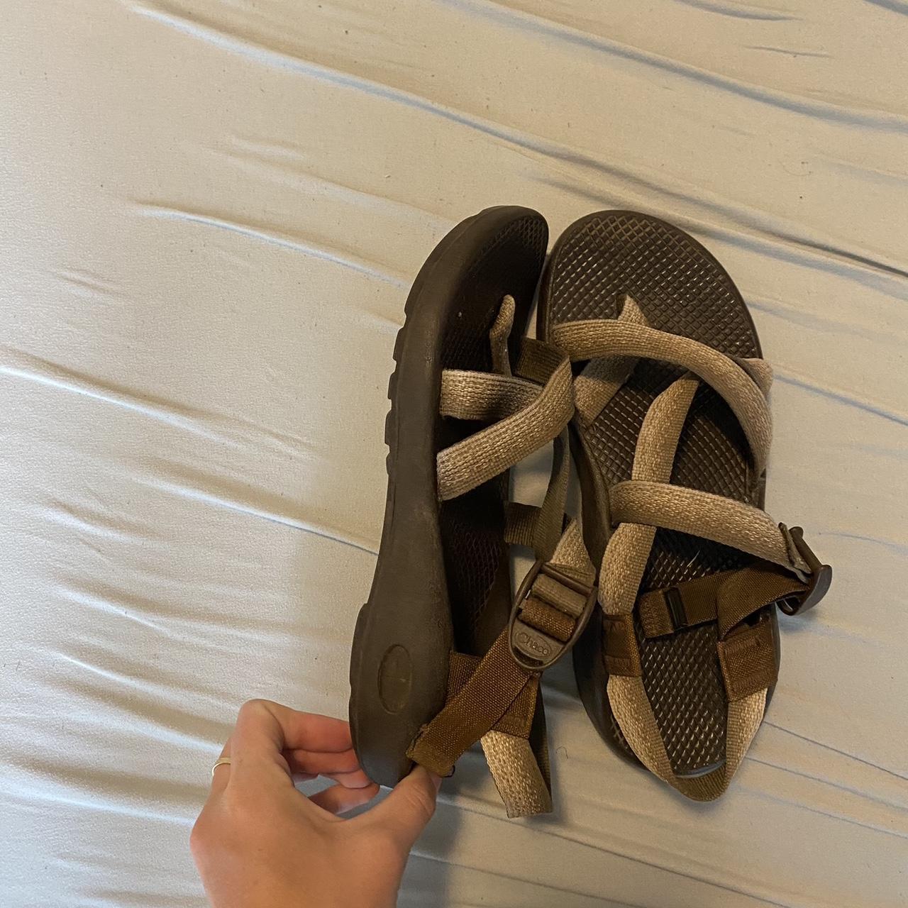 chacos with toe strap