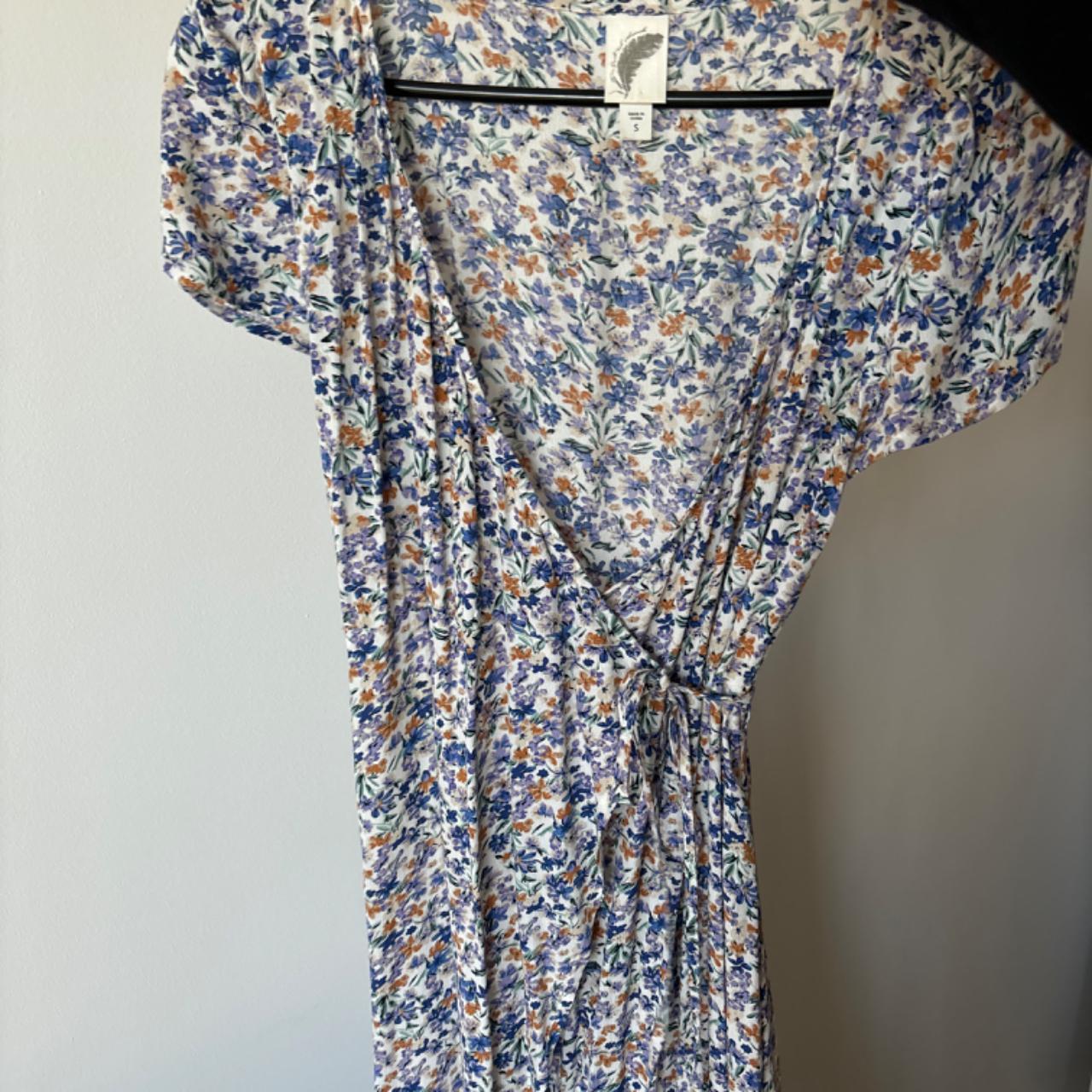 Beautiful floral wrap dress Size small Excellent... - Depop