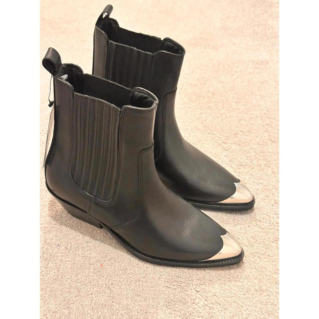 item listed by bennani2001