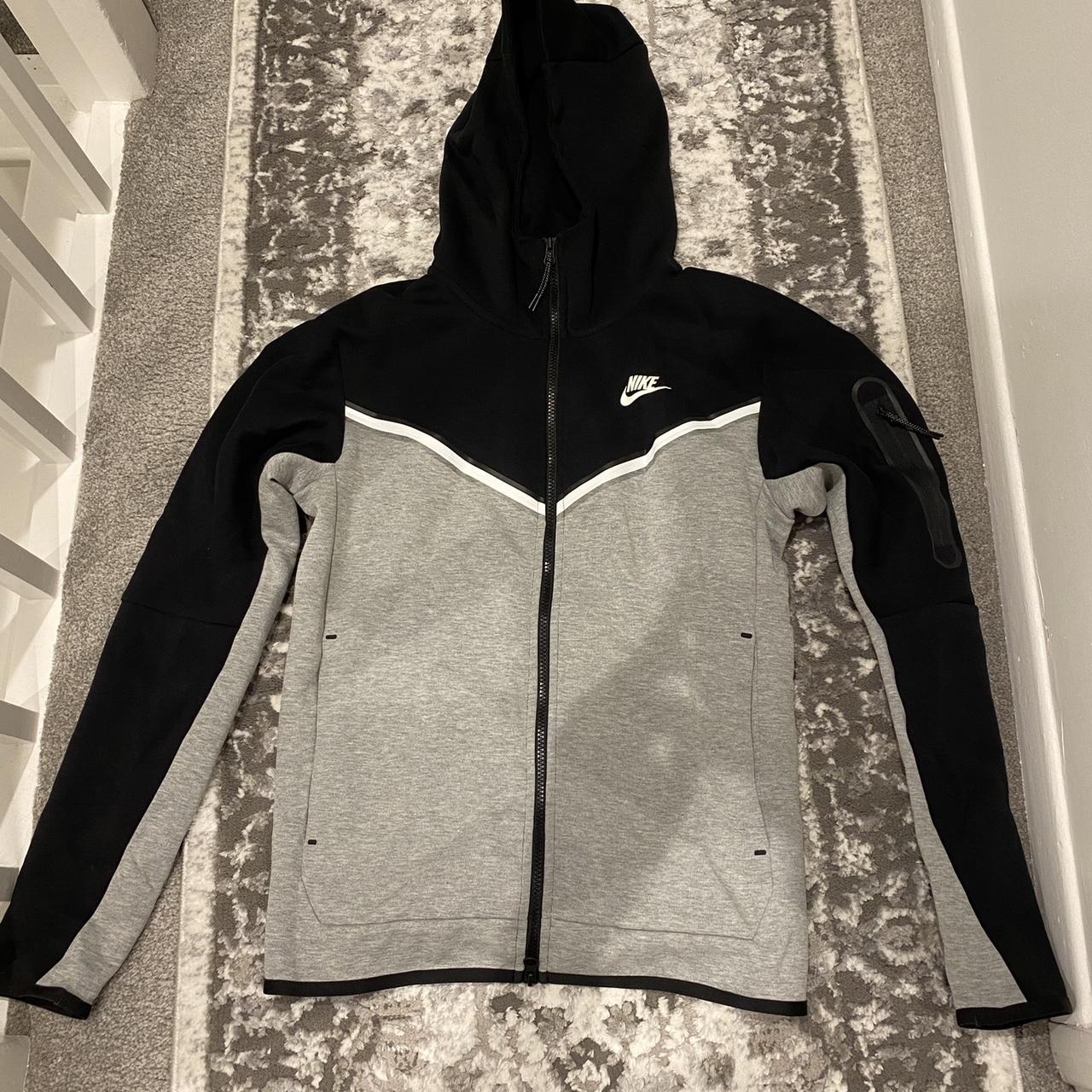 Nike Men's Black and Grey Hoodie | Depop