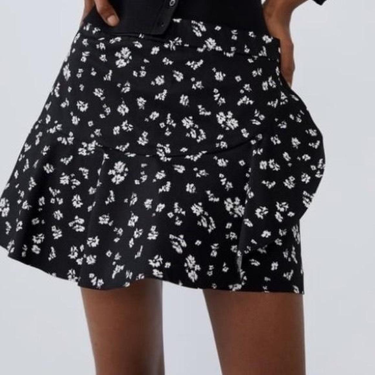 Zara black and white floral thick mini skort skirt. Depop