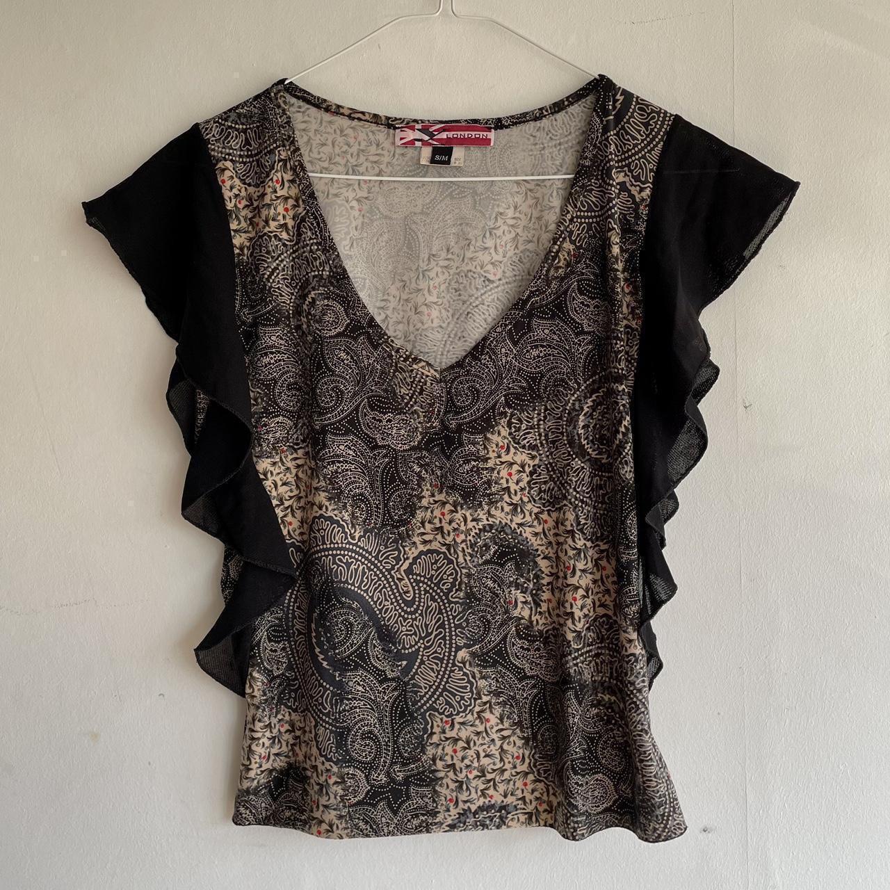 Women's Black and Tan T-shirt | Depop