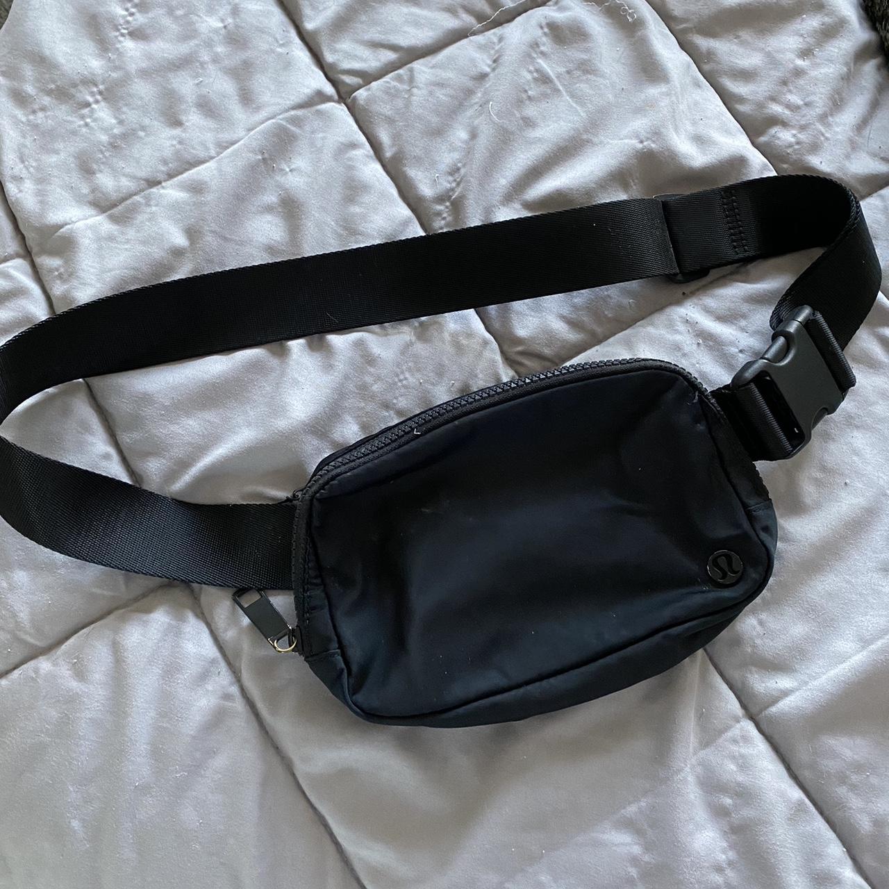 Lululemon Women's Black Bag | Depop