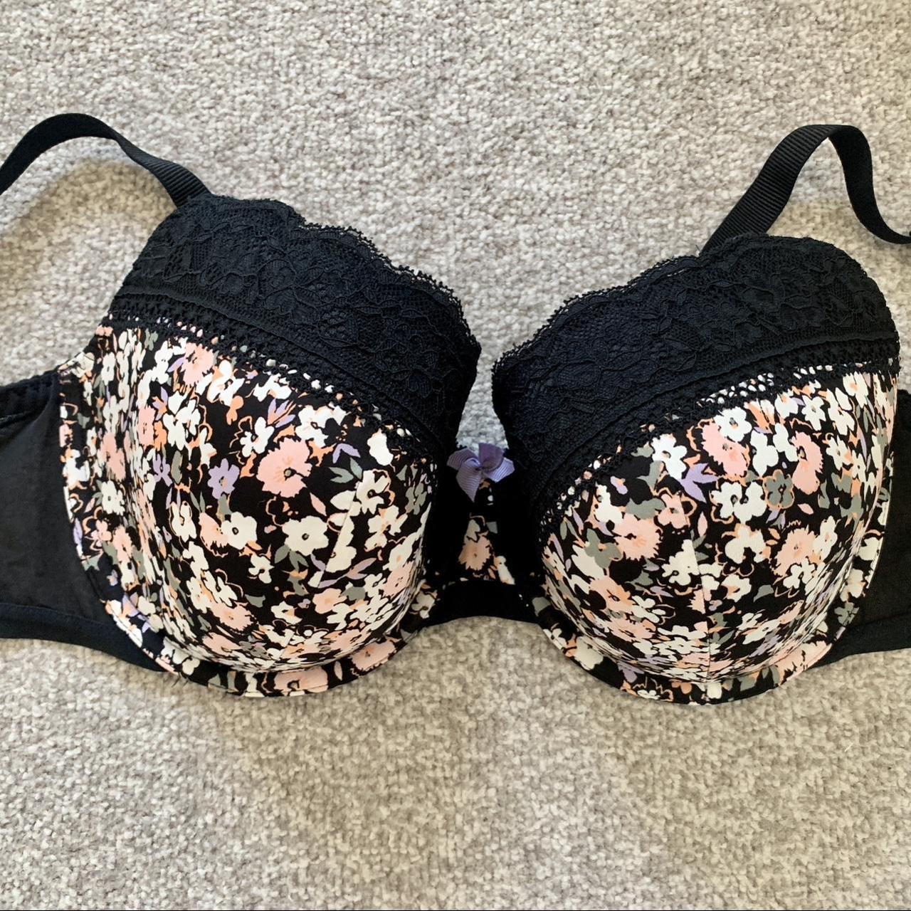 Marks and Spencer’s Full Cup Floral Lace Bra... Depop