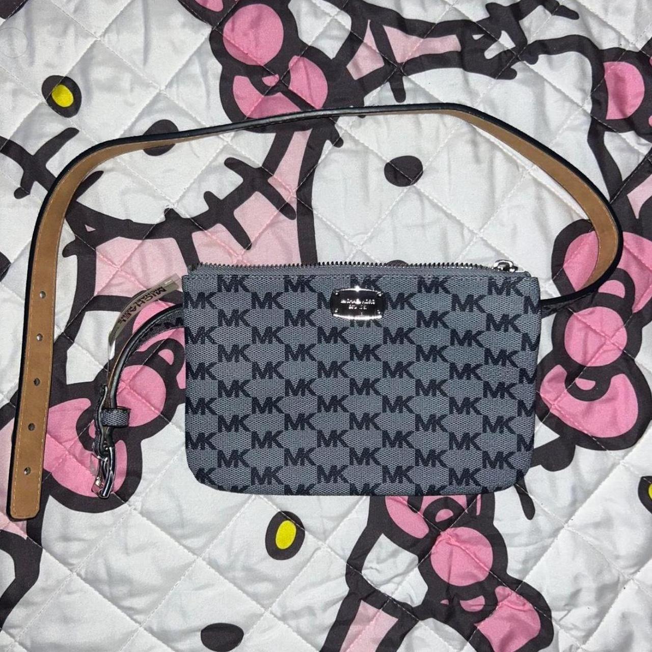 item listed by f4wndoll