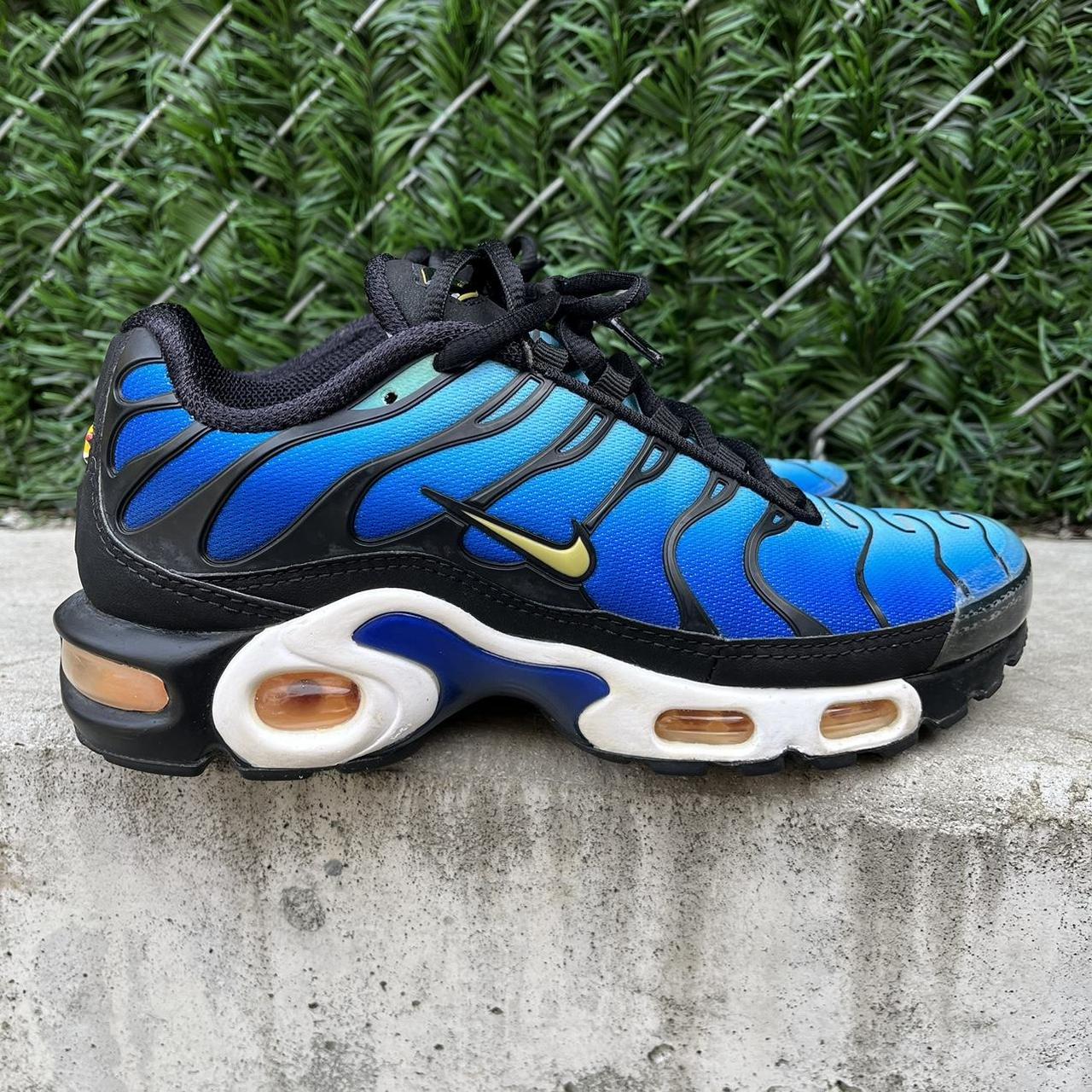 hyper blue air max plus