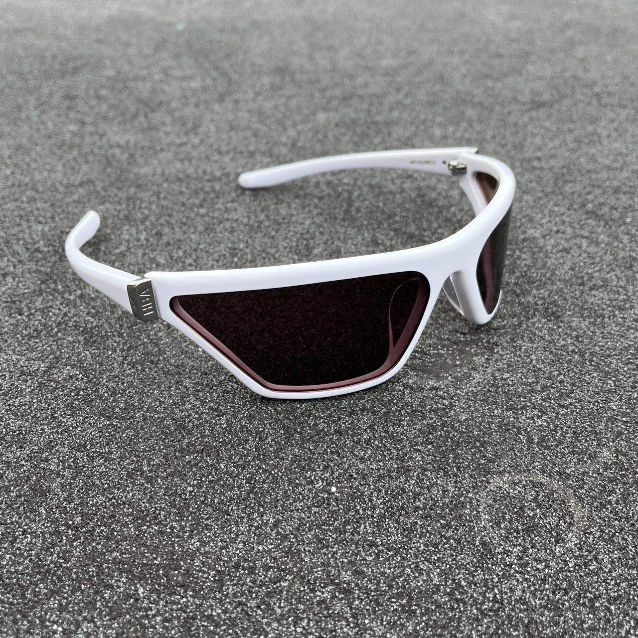 小物 gentle monster sunglass Gentle Monster Sunglasses Eyewear Accessories