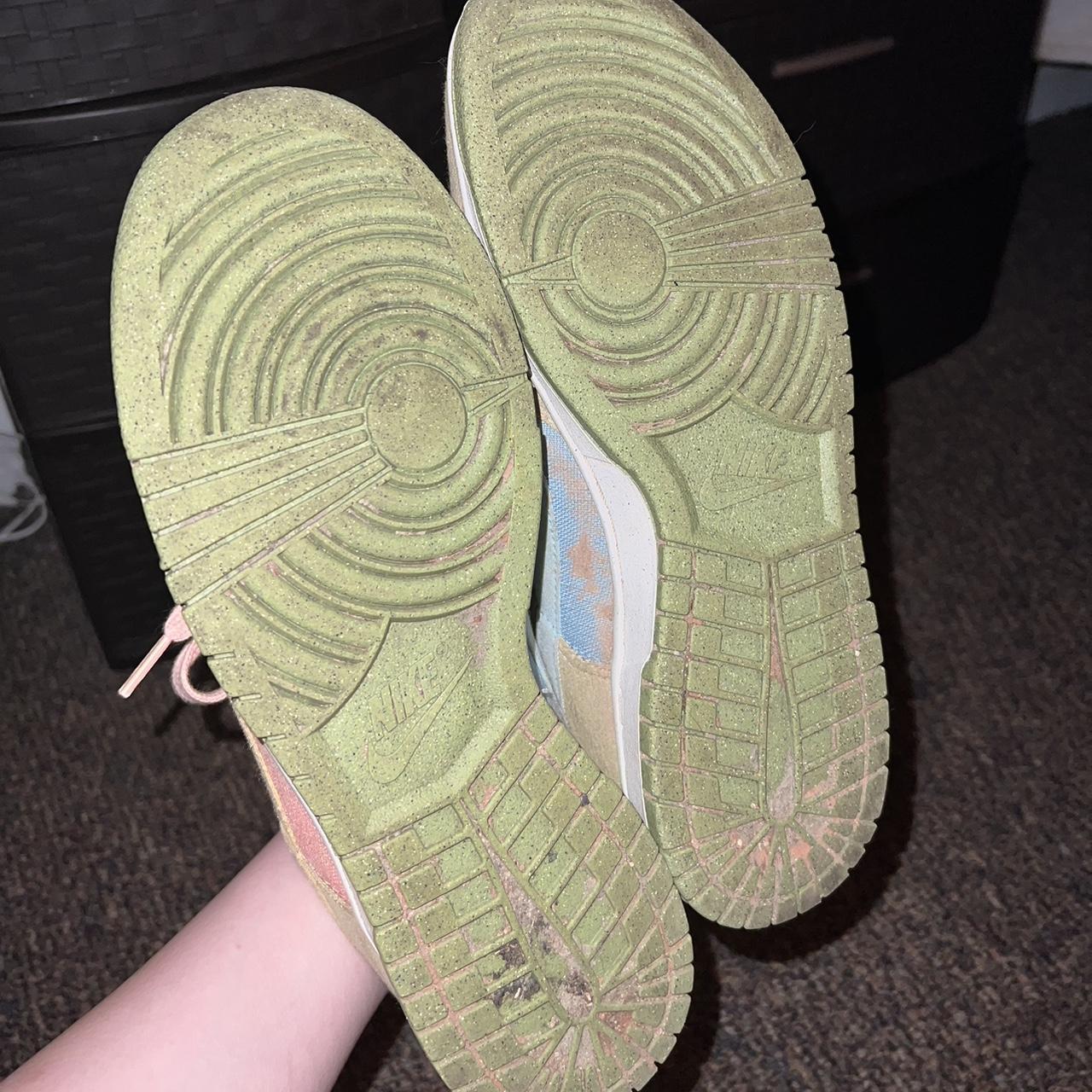 Nike Men's Green and Orange Trainers | Depop