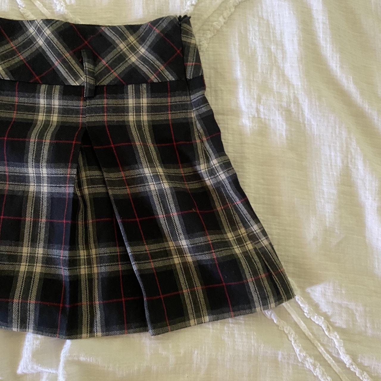pleated mini skirt. would say about size 10-12 but... - Depop