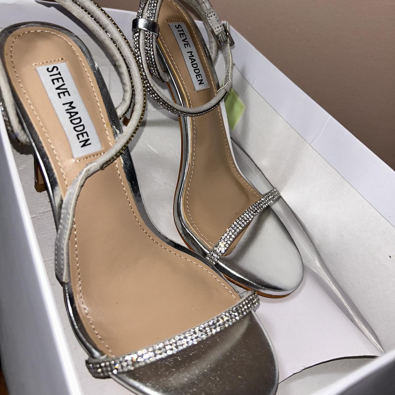 Steve Madden Women's Silver and Grey Sandals | Depop