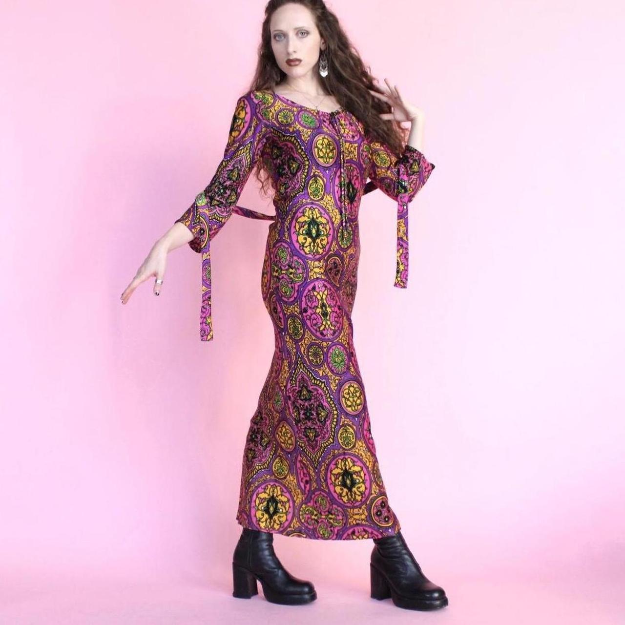 Authentic Vintage shops 60s Psychedelic Dress!