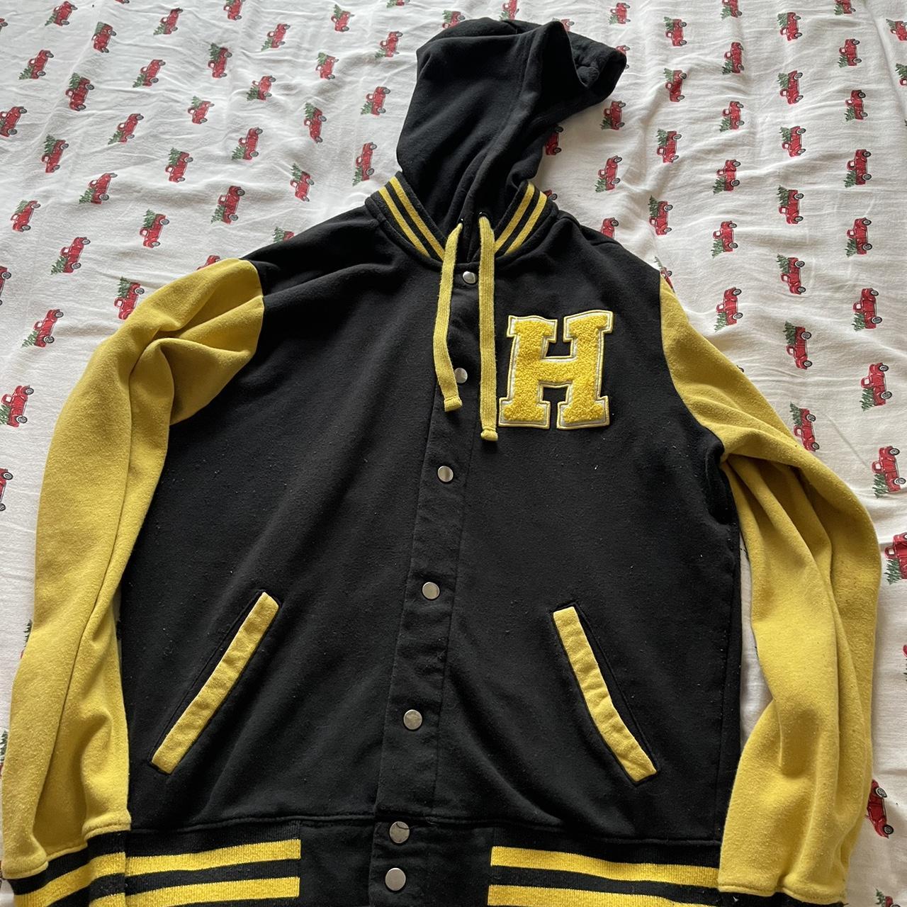 Hot topic hufflepuff 2025 varsity jacket