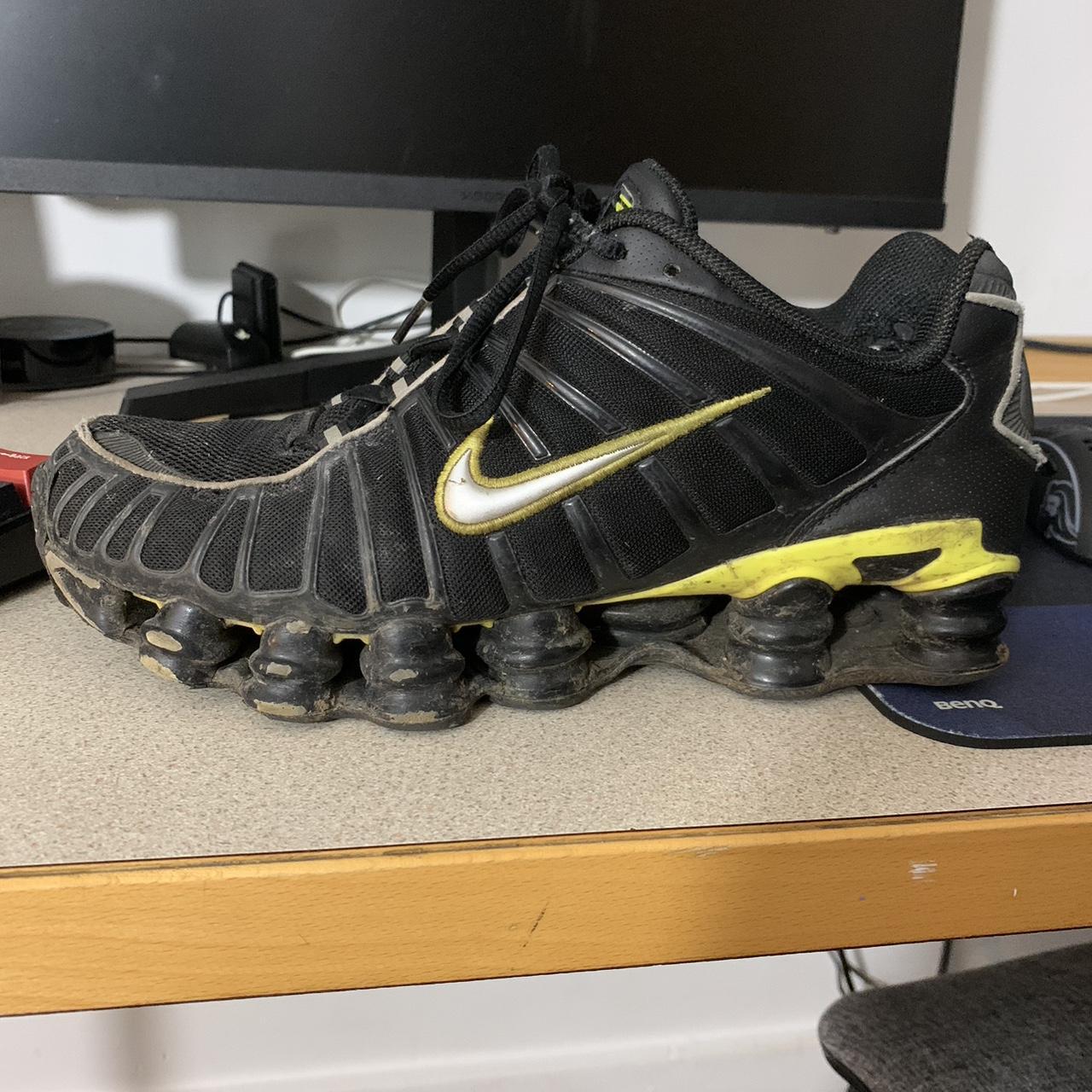 nike shox black yellow