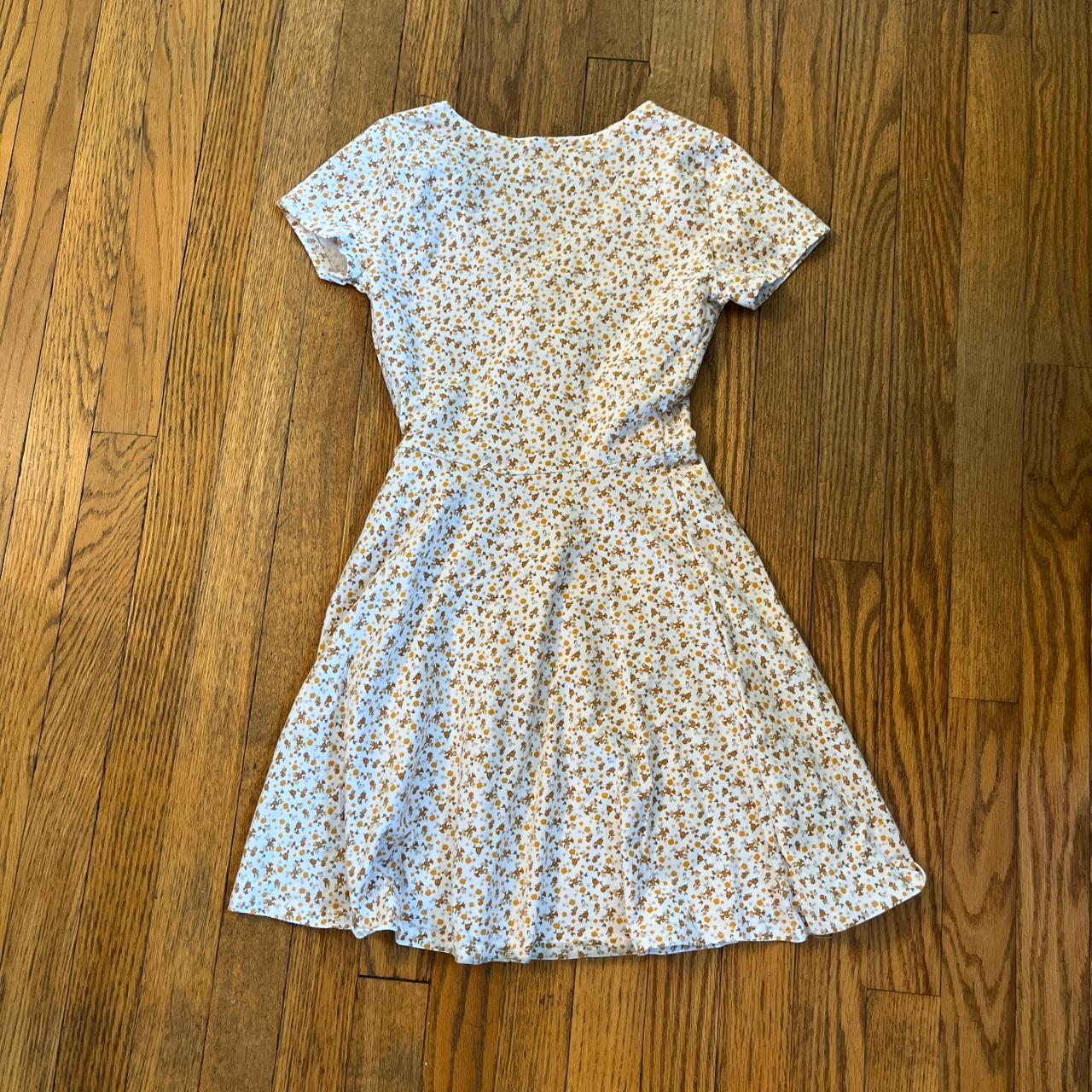 Hollister white/yellow flower wrap dress. Clasp on
