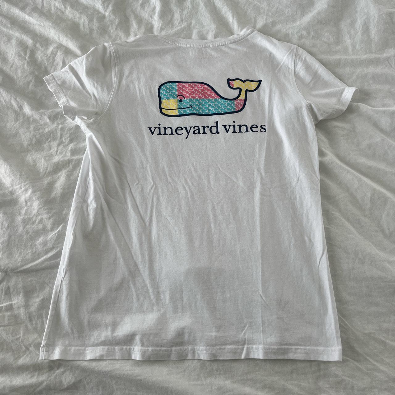 vineyard vines t shirt - Depop