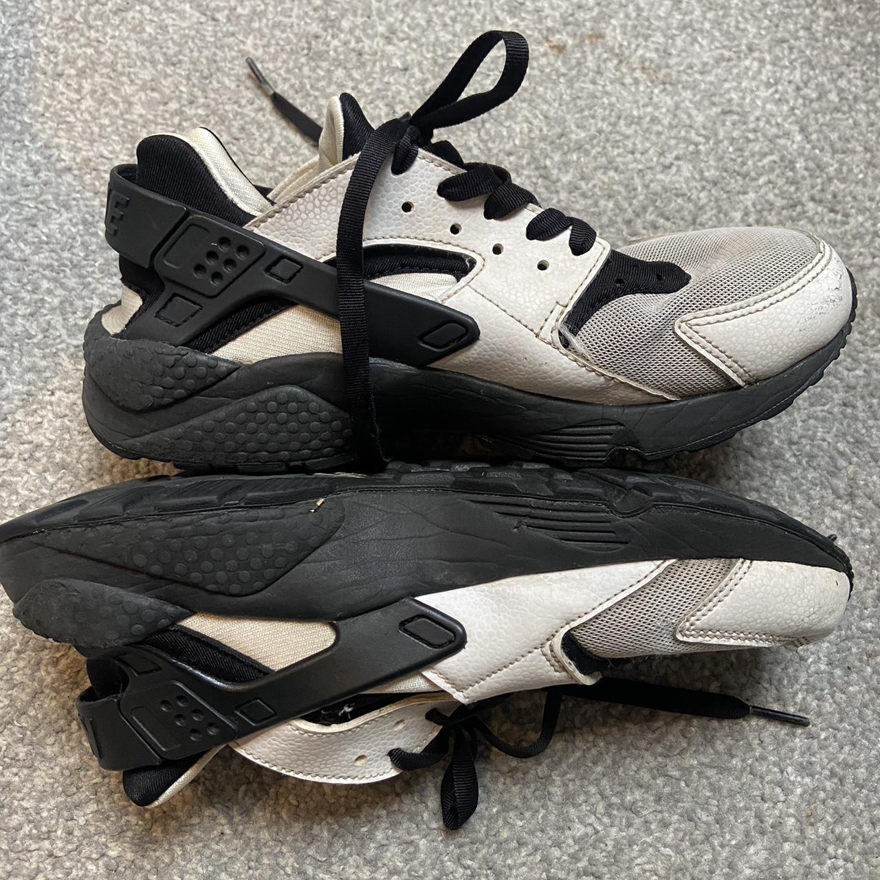 huraches black and white