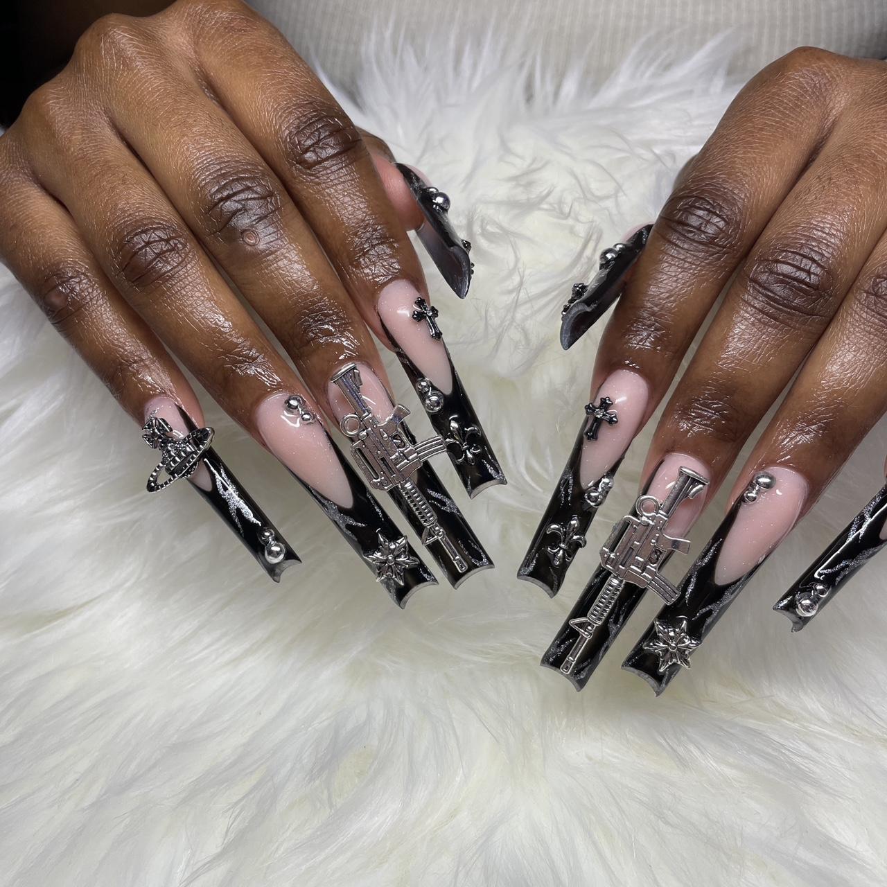 black and silver nails with alot of rhinestones｜TikTok Search