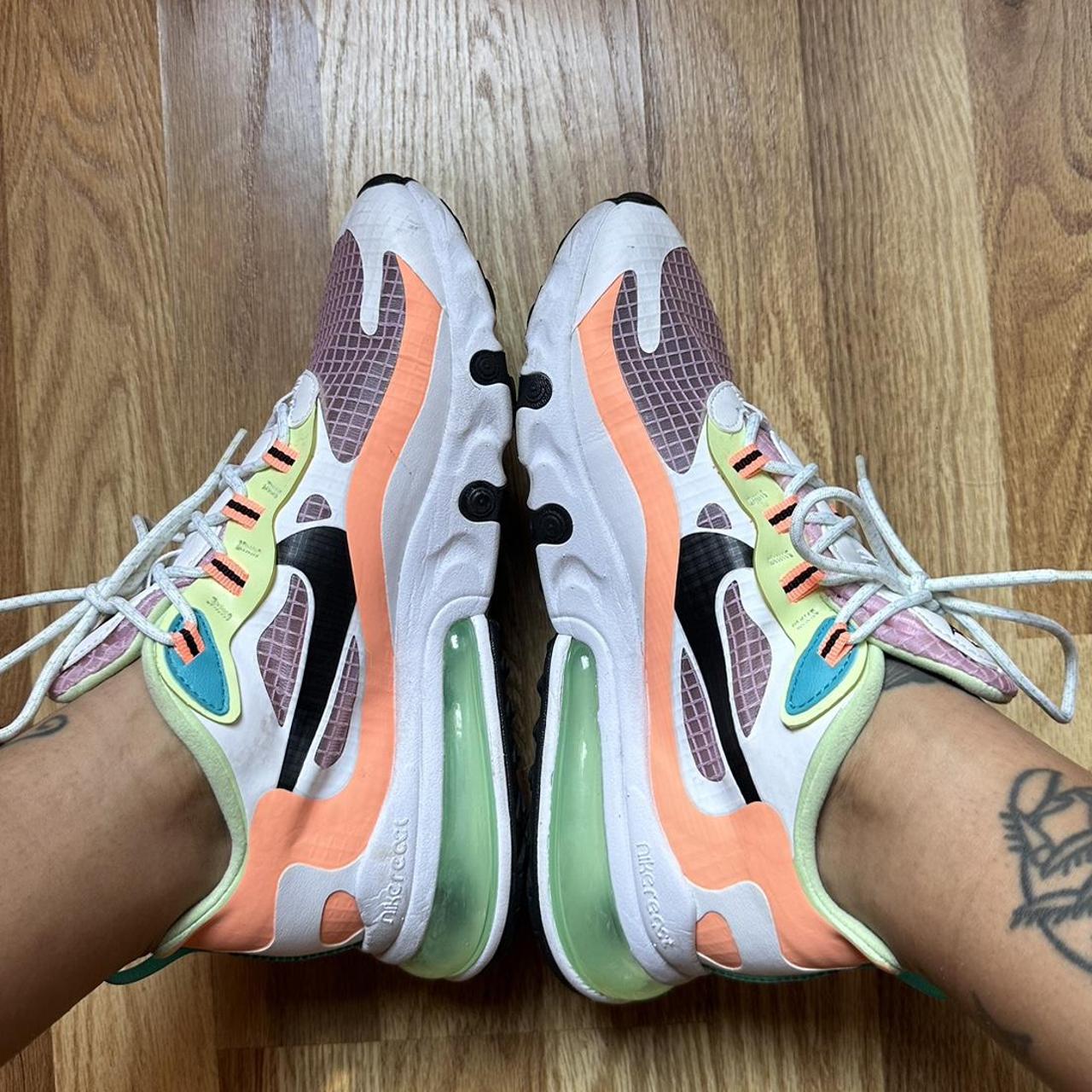 270 react women's black