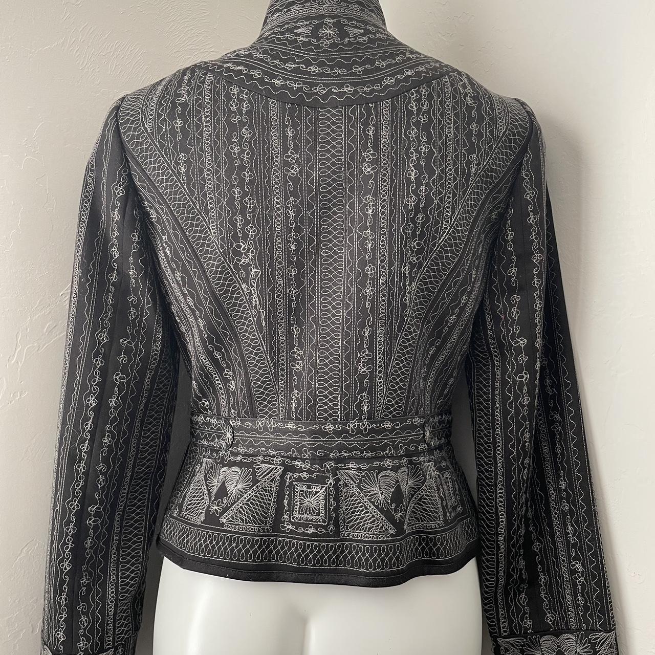 Antonio Melani Embroidered Top Size 4 In... Depop